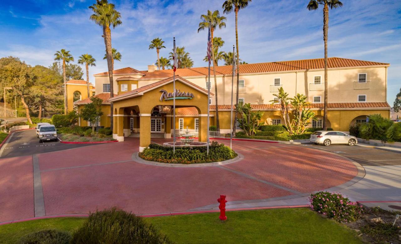 Radisson Hotel San Diego Rancho Bernardo Экстерьер фото